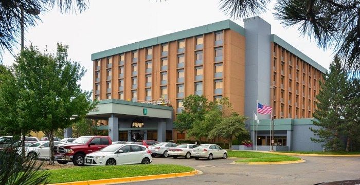 Hotel Embassy By Hilton Central Park Denver